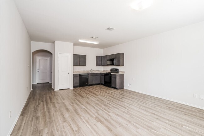 Building Photo - 4915 Sweet Chestnut Ln