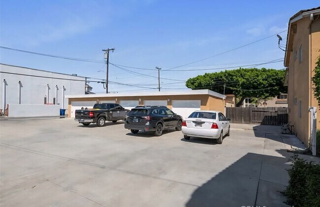 Building Photo - 4461 Green Ave