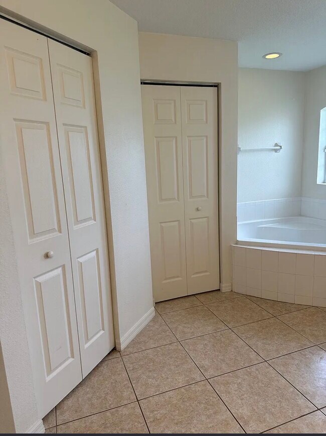 Building Photo - 23 Reidsville Dr