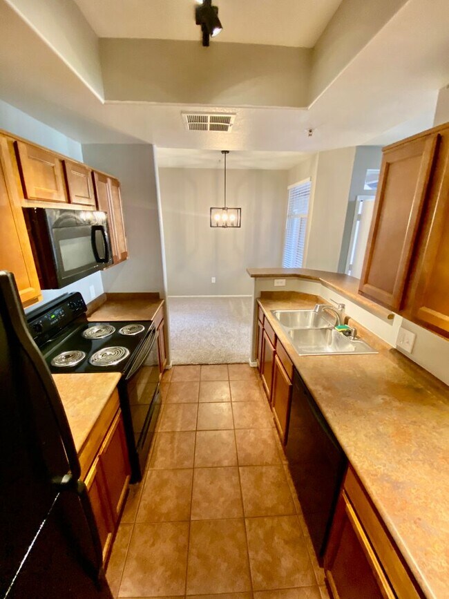 Building Photo - Ground Floor-One Bedroom in Lakewood