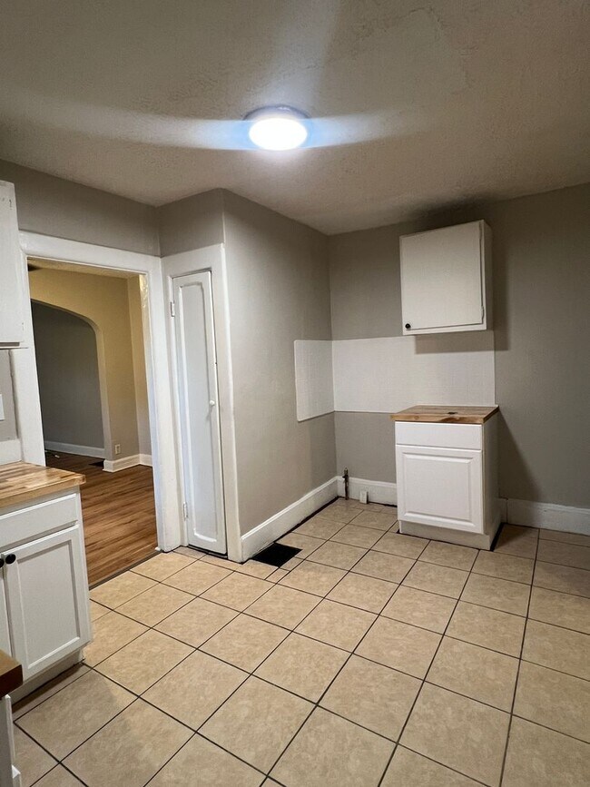 Building Photo - 2914 Winthrop Ave