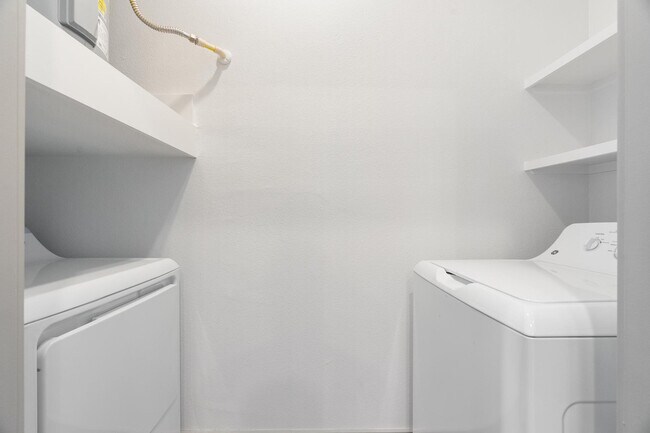 Building Photo - 12100 1/2 Ferrystone Glen Drive-SI ID1240329P