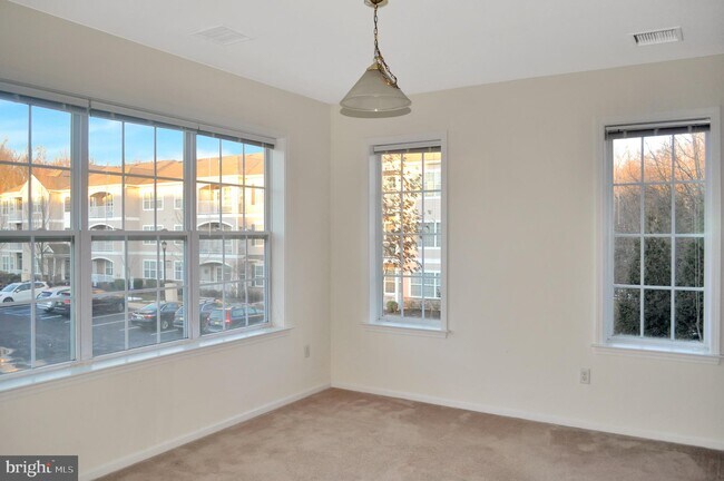 Building Photo - 921 Timberlake Dr