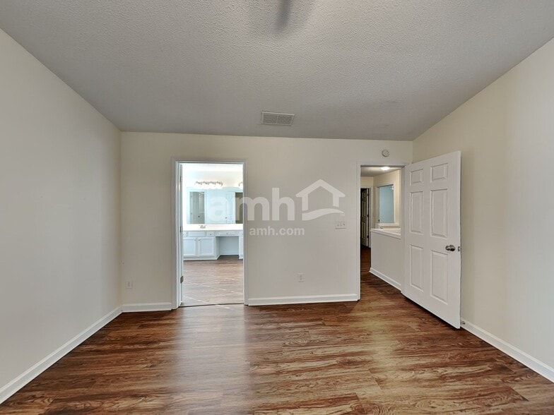 Building Photo - 4156 Glenaire Way NW