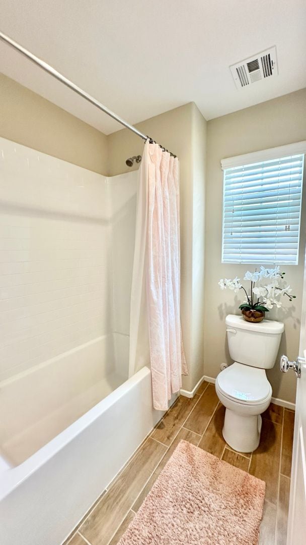 Building Photo - Beautiful "Model" Home in the Horse Creek ...