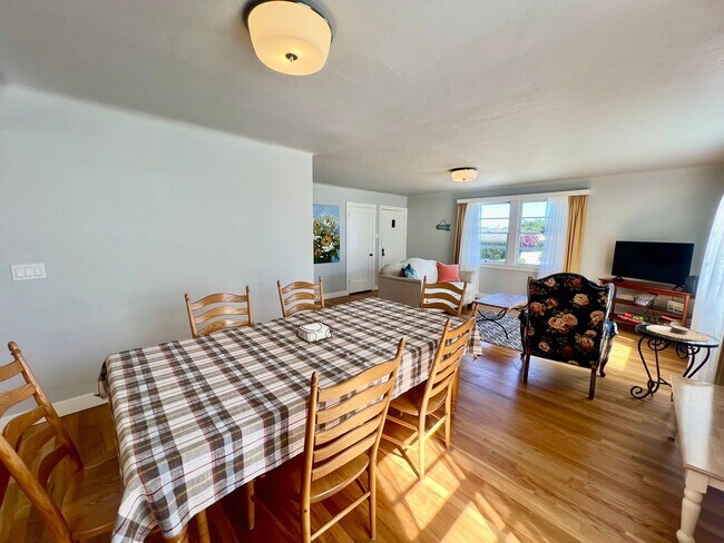 Building Photo - Charming Furnished Home in PG!
