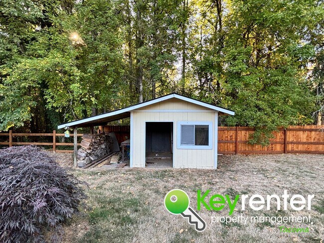 Building Photo - Beautiful 3 Bedroom Tacoma Craftsman Renta...