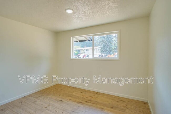 Building Photo - 10412 NE 71st St
