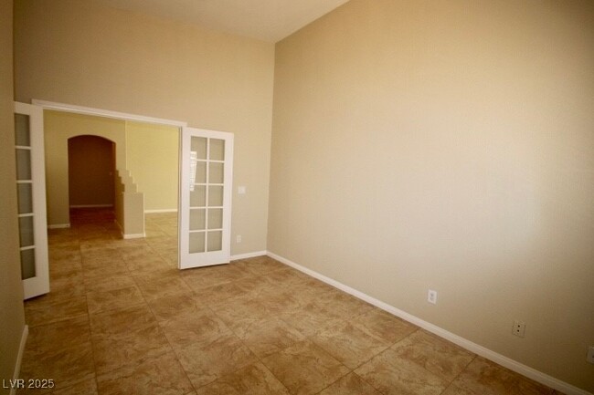 Building Photo - 2127 Handel Ave
