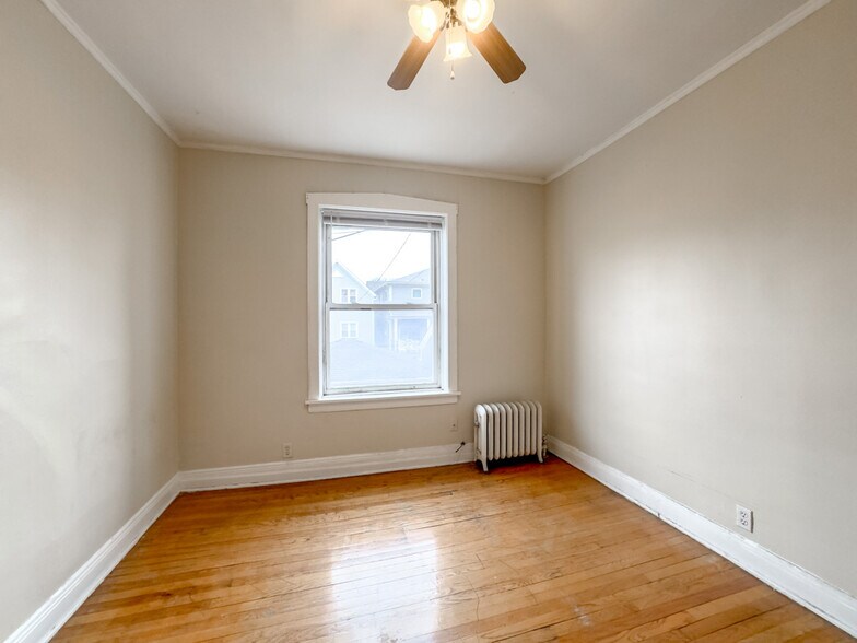 Building Photo - 4404 N Winchester Ave