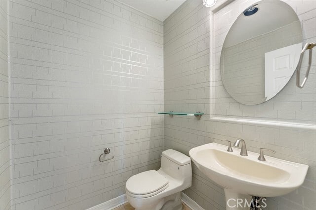 Building Photo - 2528 N San Miguel Dr