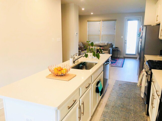 Building Photo - Newly Built Townhome with Tons of Space an...