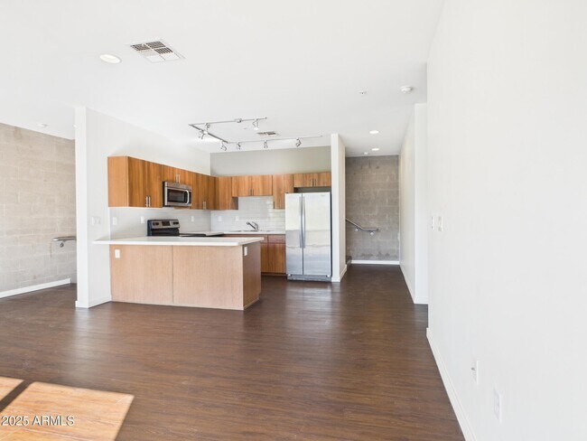 Building Photo - 4700 N 40th St