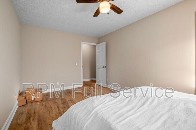 Building Photo - 1002 N Maple St