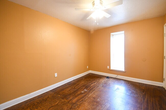 Building Photo - 1732 Carrollwood Dr