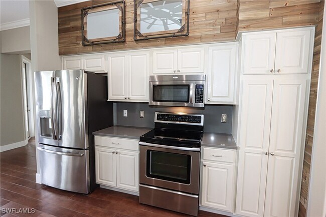 Building Photo - 16680 Oak Grove Ct