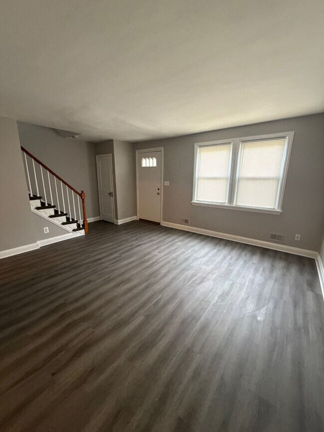Building Photo - 3527 Parklawn Ave