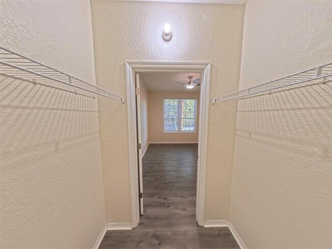 Building Photo - 4102 Central Sarasota Pkwy