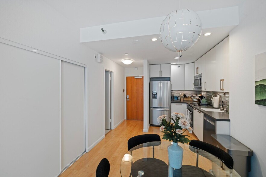 Building Photo - 1 Daniel Burnham Court