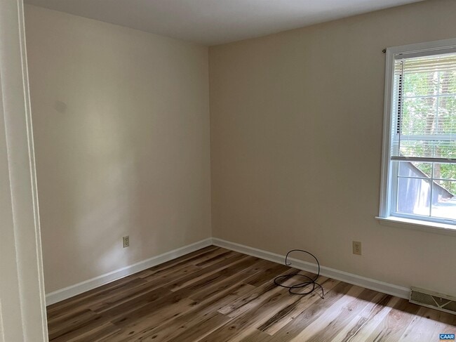 Building Photo - 3159 Saddlebrook Ln