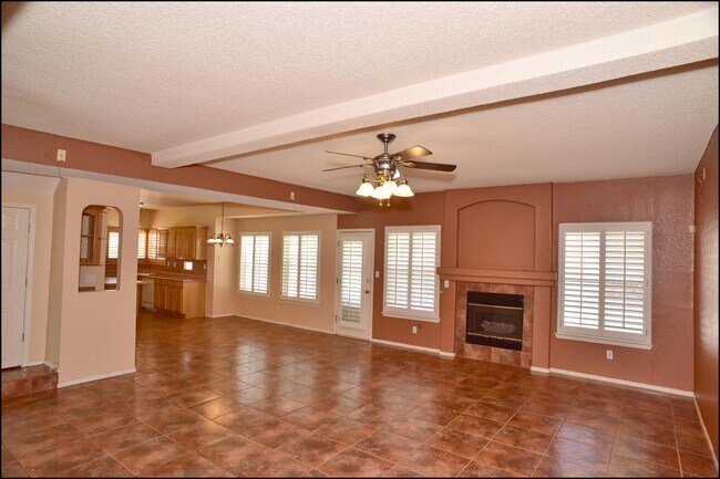 Building Photo - 2041 Shadow Ridge Dr