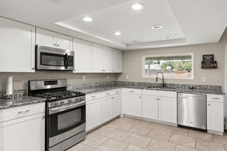 Building Photo - 6005 Blair Oaks Dr