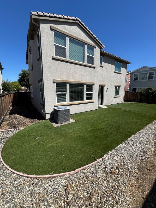Building Photo - Freshly Painted 4 Bedroom Home with 3-Car Garage in Brentwood
