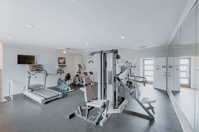 Building Photo - 8100 N Mopac Service Rd