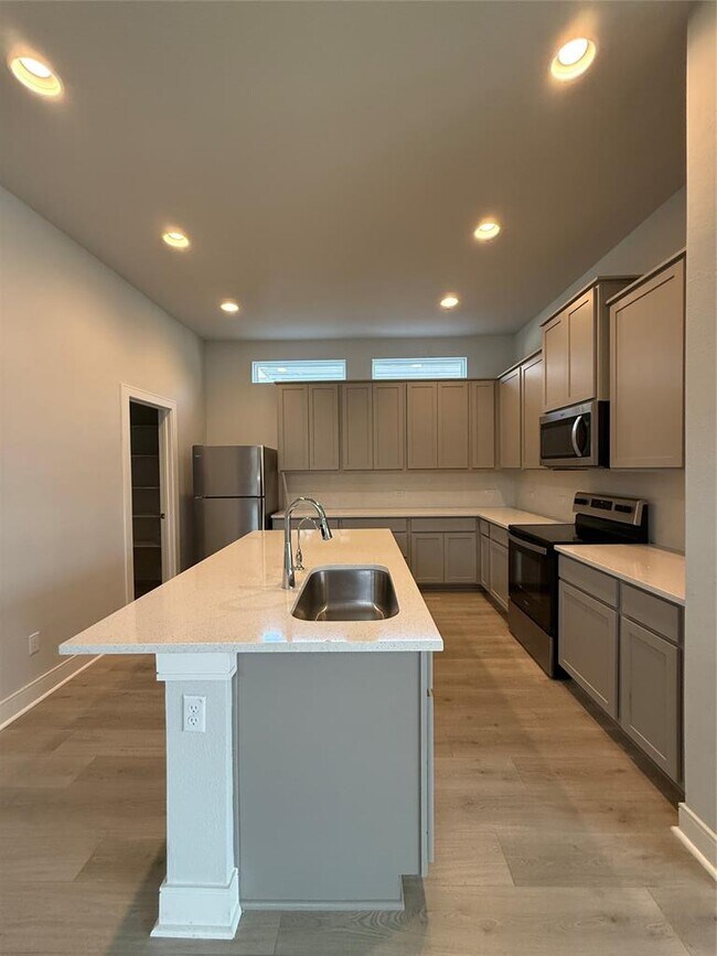 Building Photo - 2200 Grenache Dr