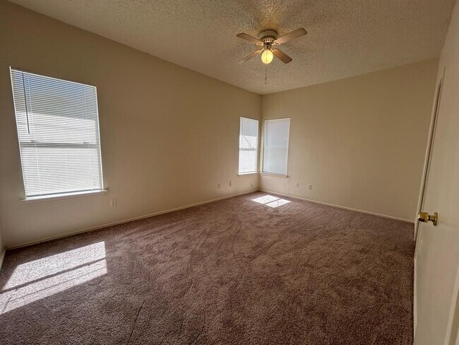 Building Photo - 1113 York Castle Dr