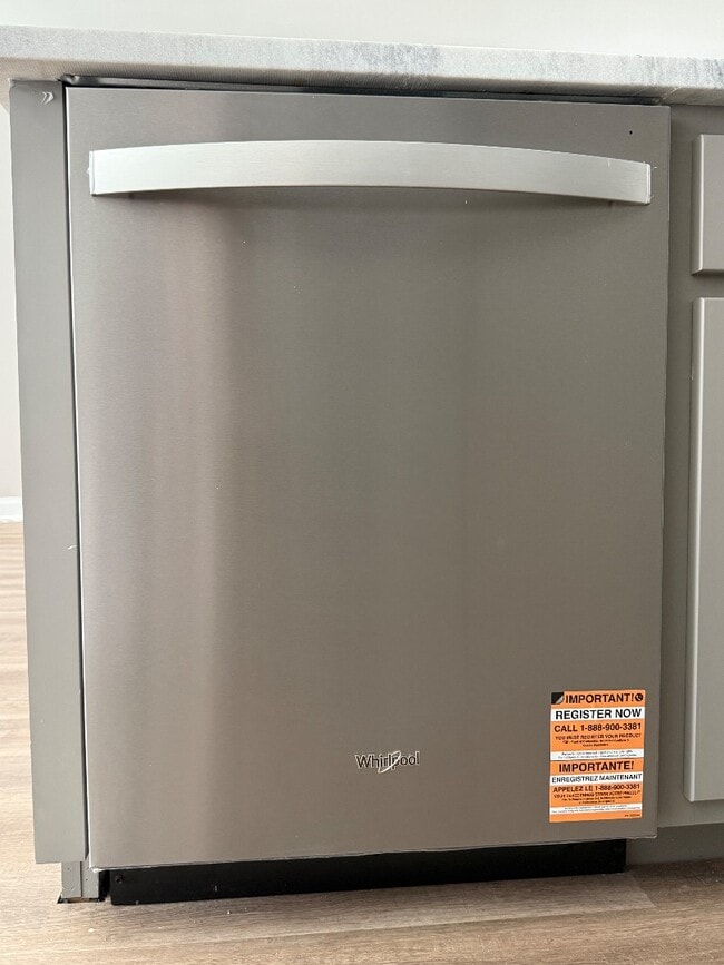 Building Photo - 4381 Ravenwood Park W