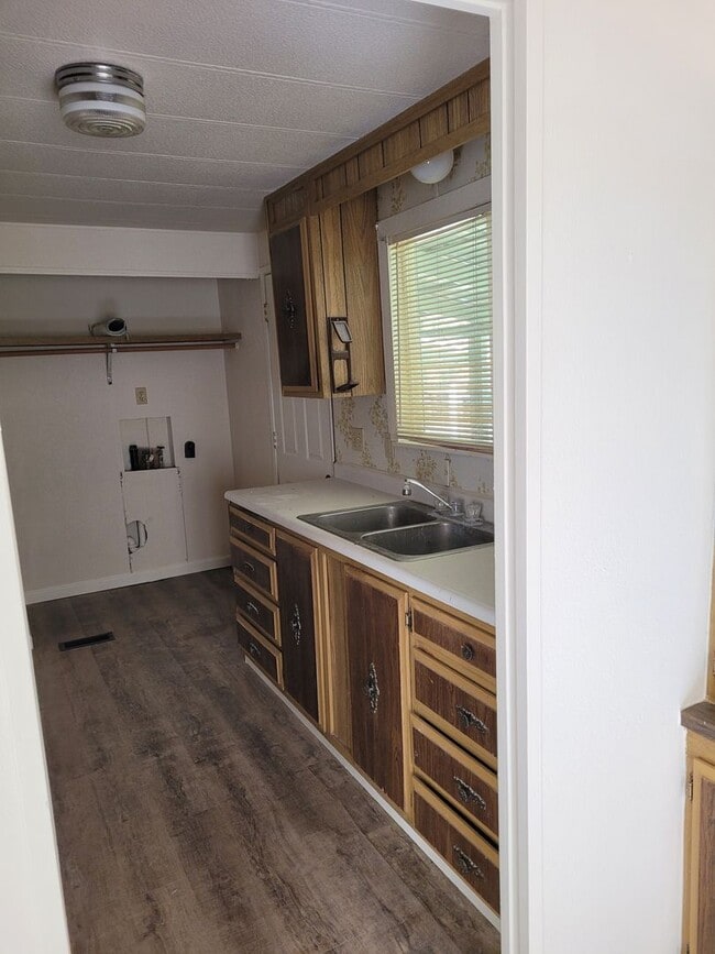 Building Photo - 2 bedroom 1` bath