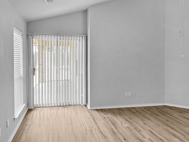 Building Photo - 6521 Regina Dr