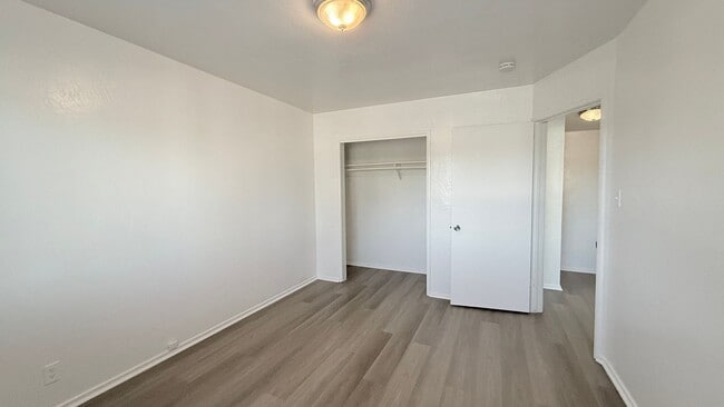 Building Photo - 922 Fargo Ave