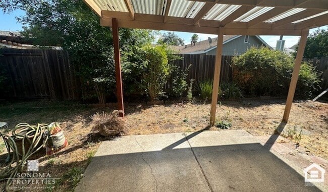 Building Photo - 2-bedroom, 2-bathroom Duplex in Sonoma!