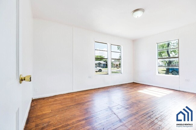 Building Photo - 107 Belaire Ave