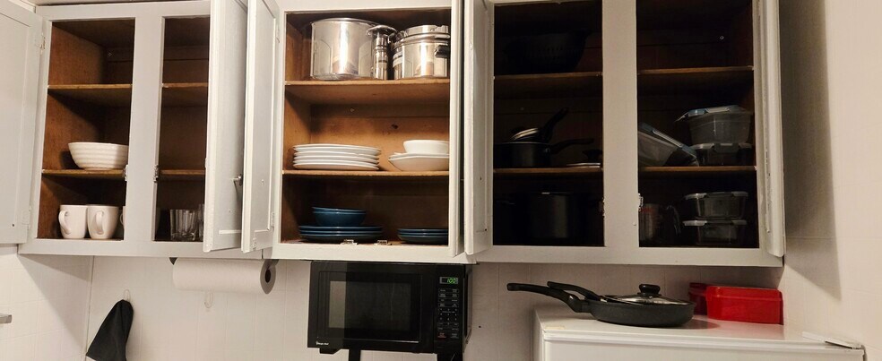 Stocked Kitchen with necesities - 4628 McPherson Ave