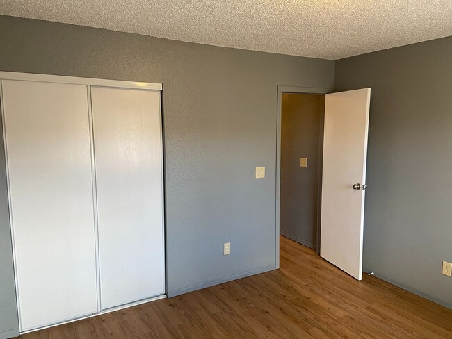 Building Photo - Stunning 2 Bed/2 Bath Townhome near Ft Carson!