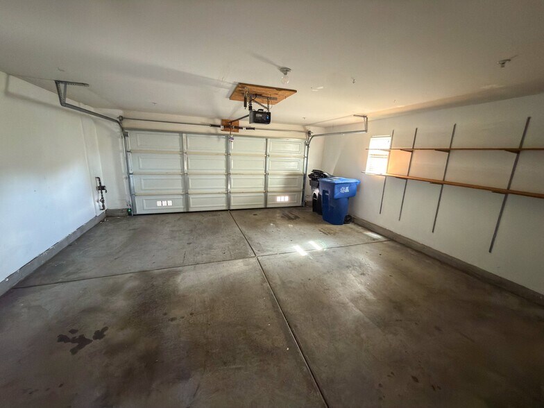 Building Photo - 1280 Haglar Wy