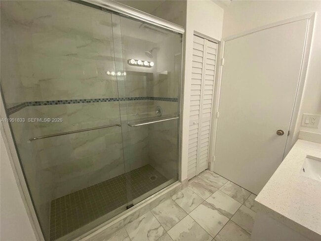 Building Photo - 654 Woodgate Cir