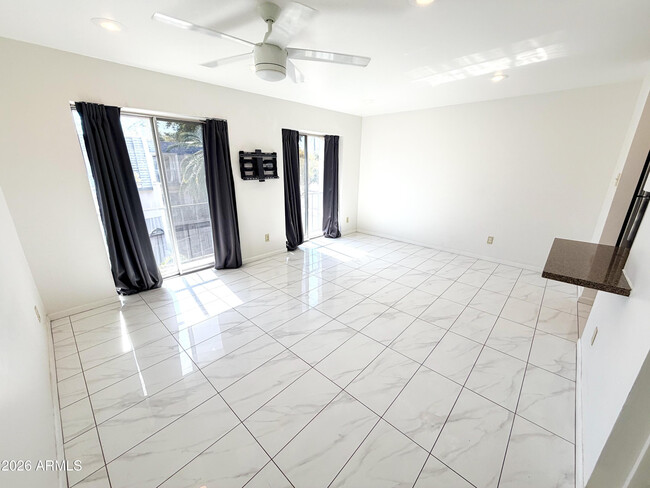 Building Photo - 1016 E Osborn Rd