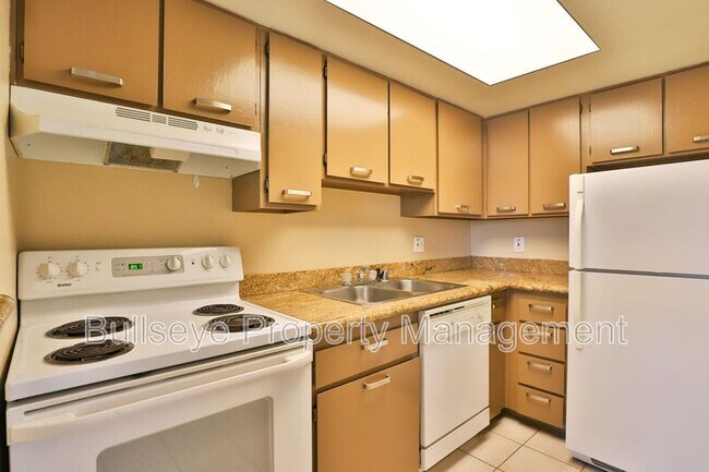 Building Photo - 700 W University Dr