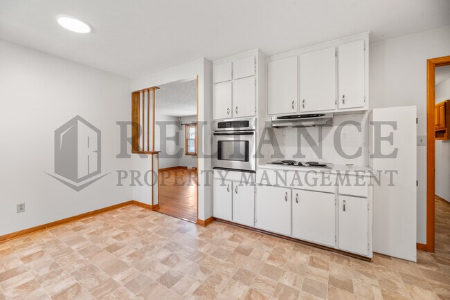 Building Photo - 1022 S Capri Ln