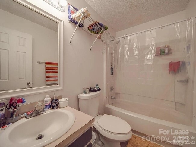 Building Photo - 4044 Briarhill Dr