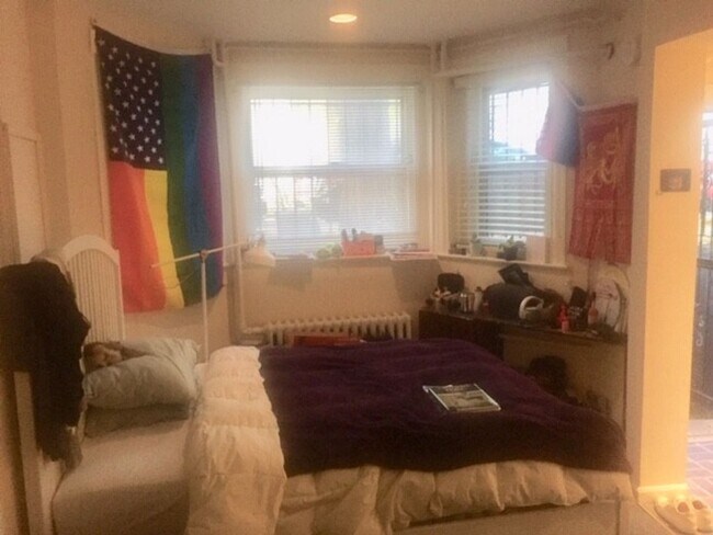 Building Photo - 1012 - Dunne