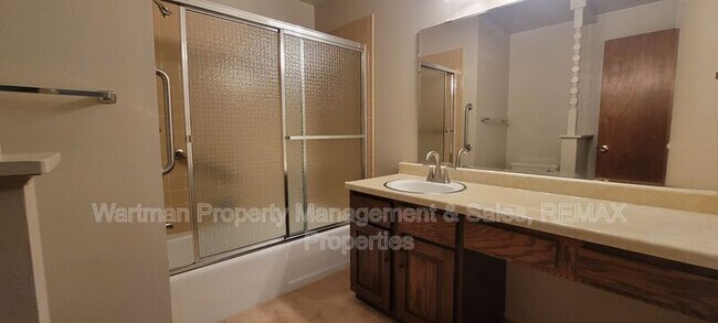 Building Photo - 6853 Duke Dr