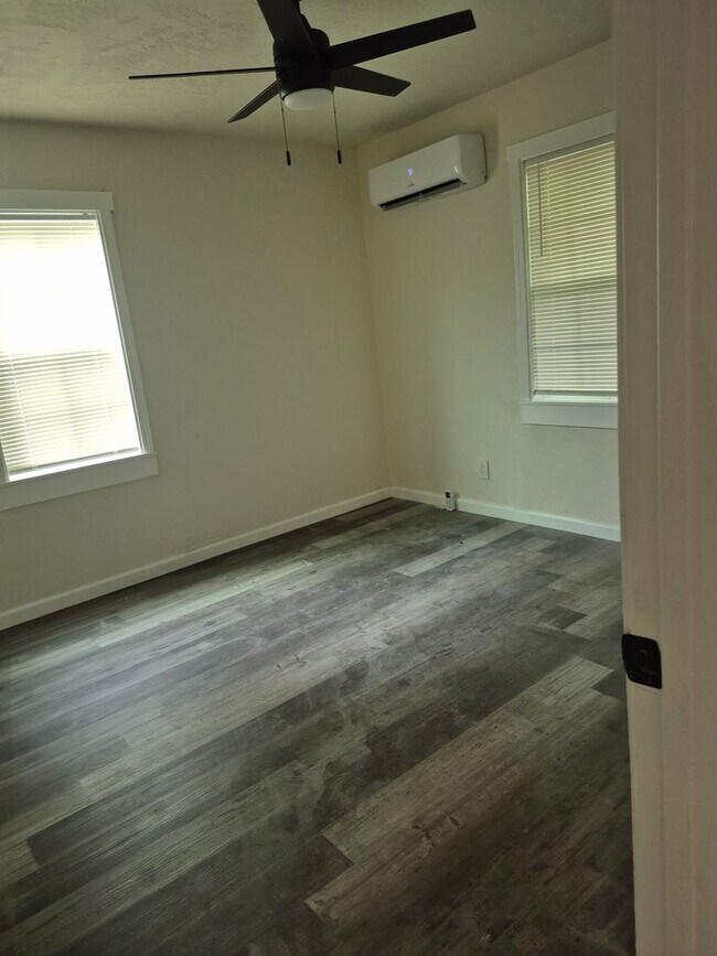 Building Photo - Great Home Located in the Lawton Heights A...