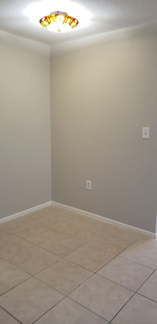 Building Photo - Cozy 2nd floor condo by Lake Underhill