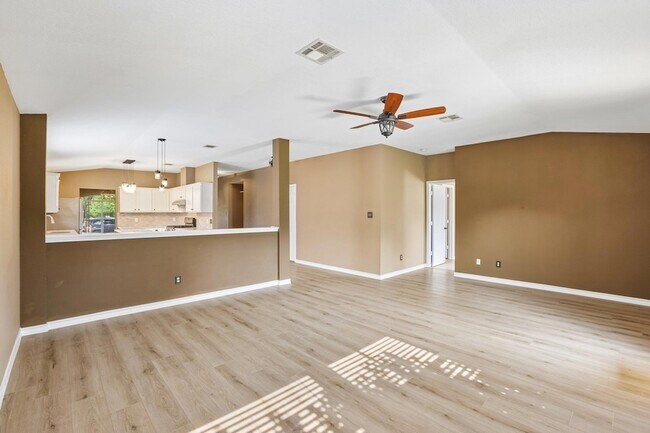 Building Photo - 2656 Bradley Ln