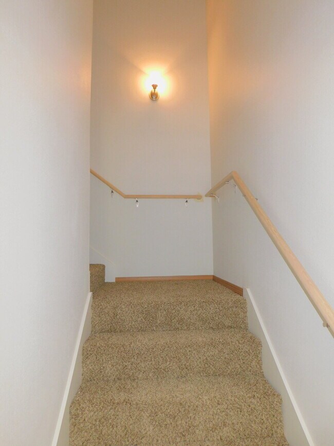 Building Photo - Charming 2-Bedroom Townhouse Retreat with 2.5 Baths in Fayetteville’s Rolling Woods - 1252 Sq Ft ...